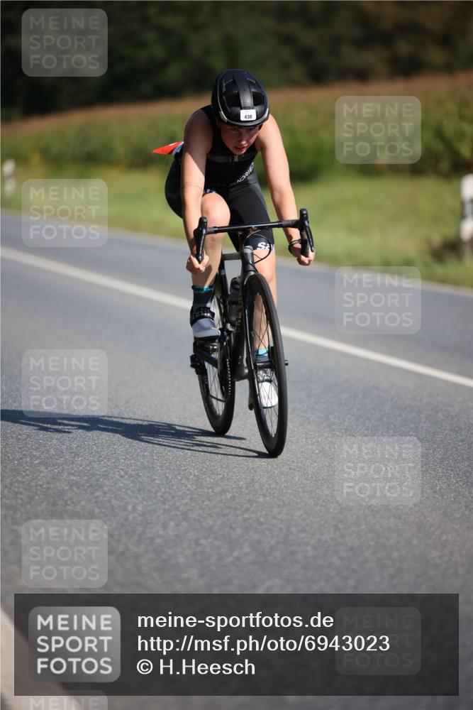 01.09.2024 - 17. Tribühne Triathlon H.Heesch http://msf.ph/oto/6943023 01.09.2024 11:29:23 Radfahren 320, 380, 438, 477 meine-sportfotos.de
