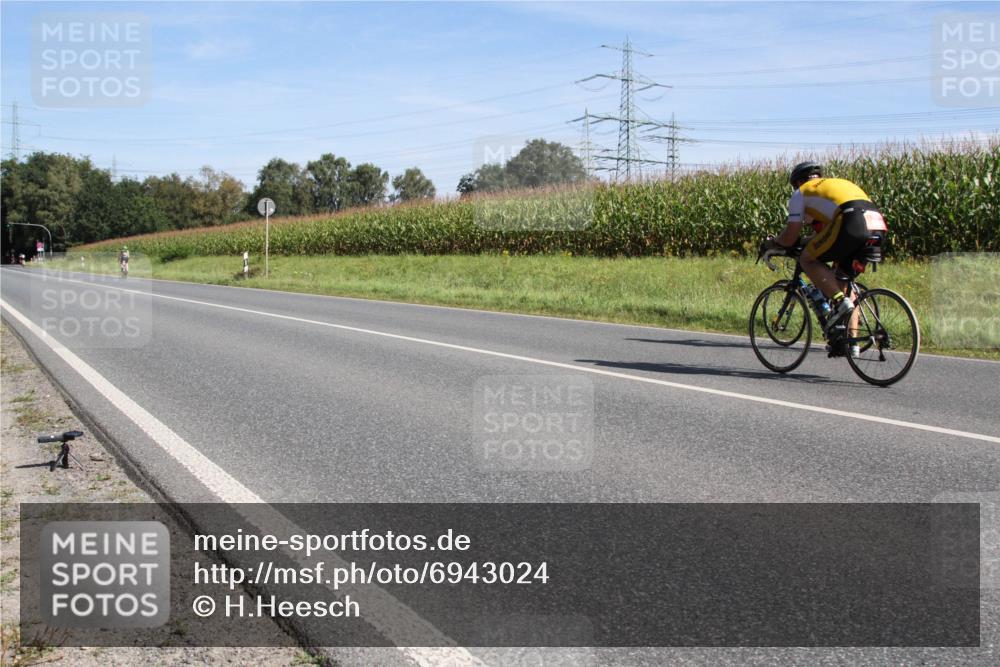 01.09.2024 - 17. Tribühne Triathlon H.Heesch http://msf.ph/oto/6943024 01.09.2024 11:24:25 Radfahren 390, 404, 511 meine-sportfotos.de