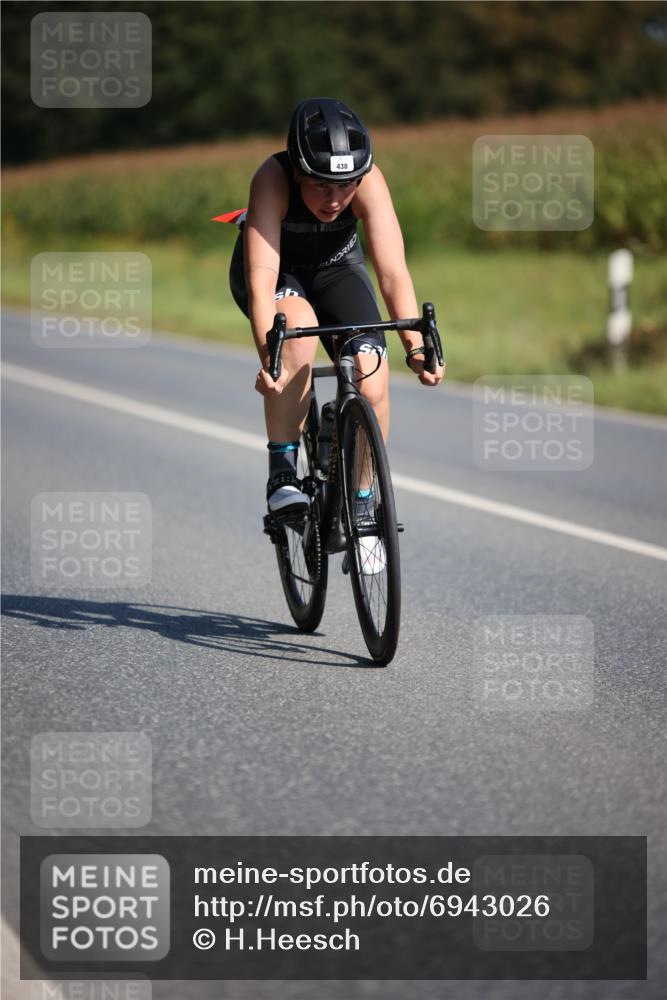 01.09.2024 - 17. Tribühne Triathlon H.Heesch http://msf.ph/oto/6943026 01.09.2024 11:29:23 Radfahren 320, 380, 438, 477 meine-sportfotos.de