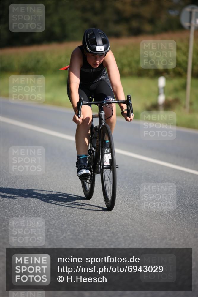 01.09.2024 - 17. Tribühne Triathlon H.Heesch http://msf.ph/oto/6943029 01.09.2024 11:29:23 Radfahren 320, 380, 438, 477 meine-sportfotos.de