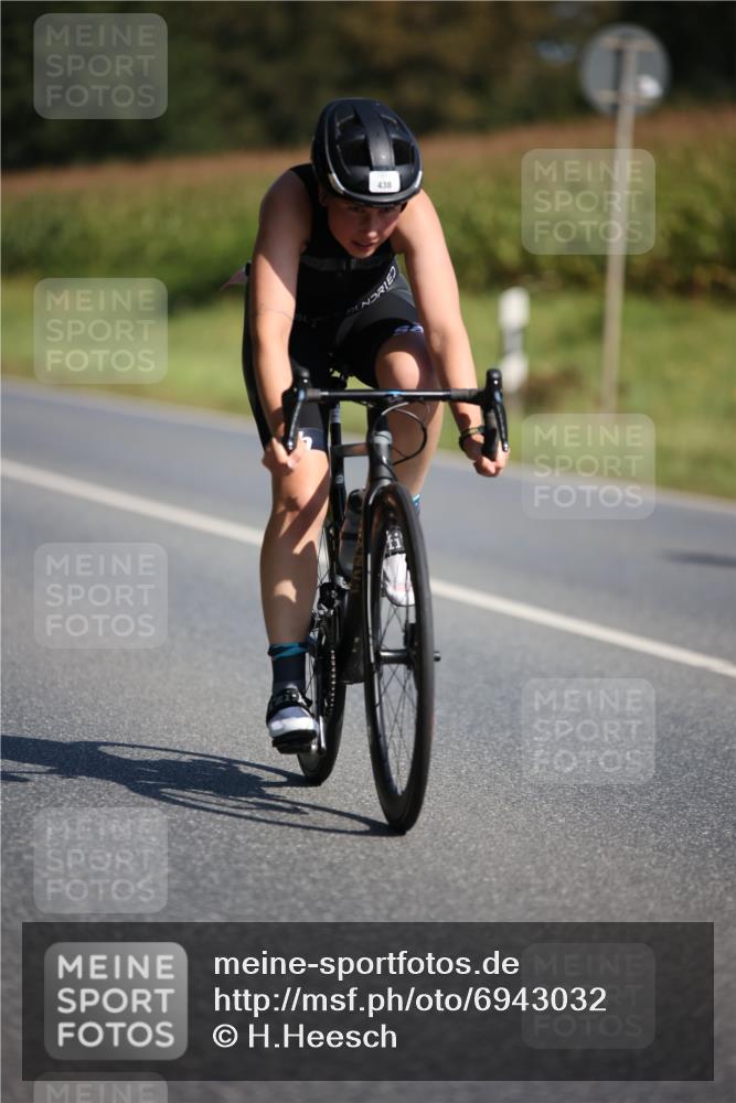 01.09.2024 - 17. Tribühne Triathlon H.Heesch http://msf.ph/oto/6943032 01.09.2024 11:29:23 Radfahren 320, 380, 438, 477 meine-sportfotos.de