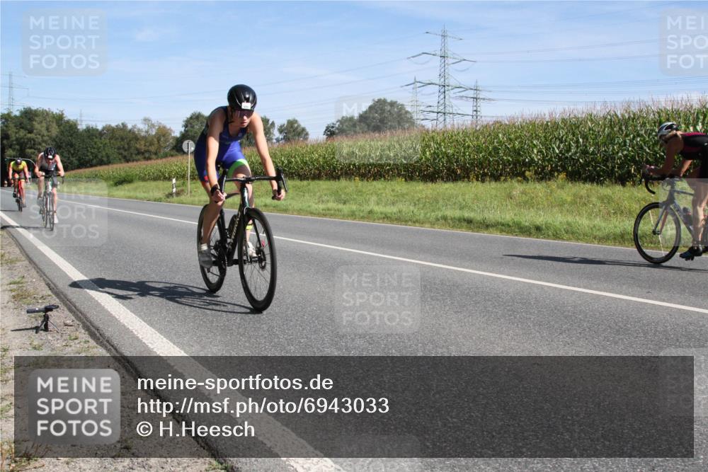 01.09.2024 - 17. Tribühne Triathlon H.Heesch http://msf.ph/oto/6943033 01.09.2024 11:24:46 Radfahren 323, 370, 431, 437 meine-sportfotos.de