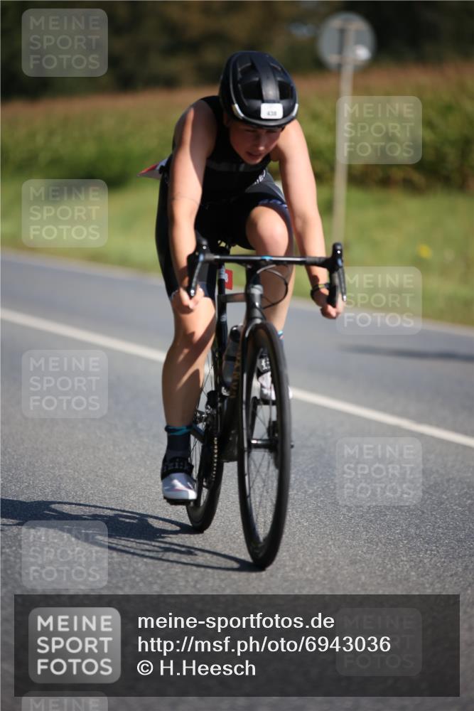 01.09.2024 - 17. Tribühne Triathlon H.Heesch http://msf.ph/oto/6943036 01.09.2024 11:29:23 Radfahren 320, 380, 438, 477 meine-sportfotos.de