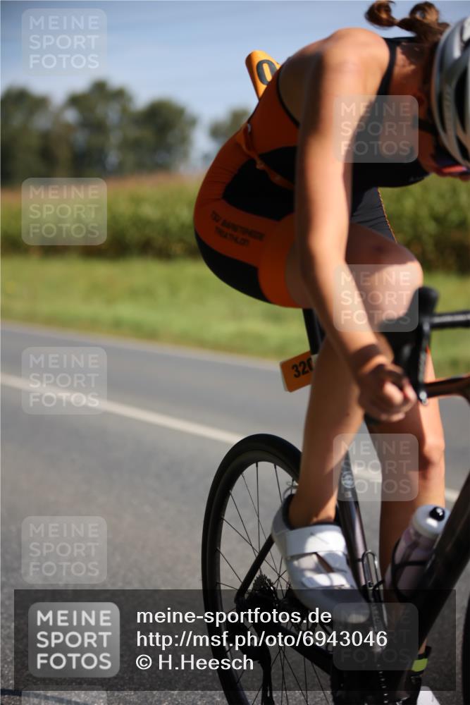 01.09.2024 - 17. Tribühne Triathlon H.Heesch http://msf.ph/oto/6943046 01.09.2024 11:29:25 Radfahren 320, 380, 438, 477, 490 meine-sportfotos.de