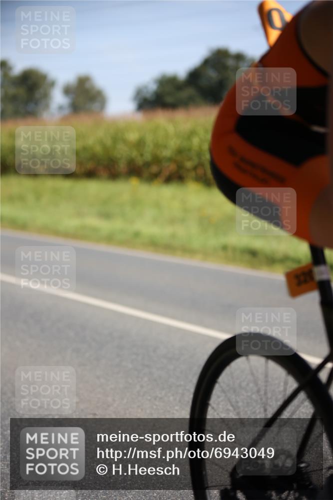 01.09.2024 - 17. Tribühne Triathlon H.Heesch http://msf.ph/oto/6943049 01.09.2024 11:29:25 Radfahren 320, 380, 438, 477, 490 meine-sportfotos.de