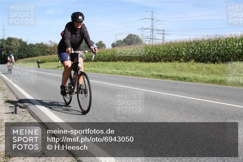 01.09.2024 - 17. Tribühne Triathlon H.Heesch http://msf.ph/oto/6943050 01.09.2024 11:24:57 Radfahren 391, 400, 416, 545 meine-sportfotos.de