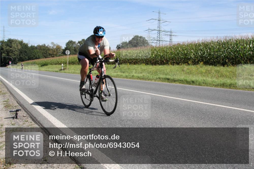 01.09.2024 - 17. Tribühne Triathlon H.Heesch http://msf.ph/oto/6943054 01.09.2024 11:24:59 Radfahren 400, 416, 470 meine-sportfotos.de