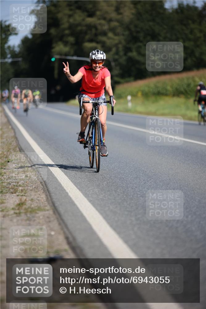 01.09.2024 - 17. Tribühne Triathlon H.Heesch http://msf.ph/oto/6943055 01.09.2024 11:30:03 Radfahren 357, 358, 398, 425, 441, 461, 532 meine-sportfotos.de