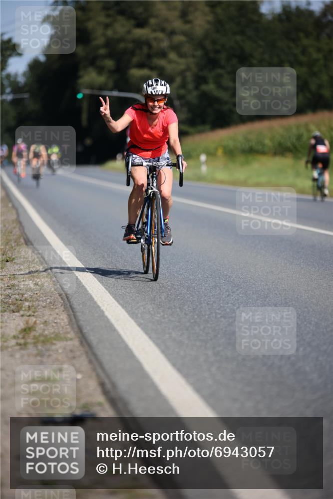 01.09.2024 - 17. Tribühne Triathlon H.Heesch http://msf.ph/oto/6943057 01.09.2024 11:30:03 Radfahren 357, 358, 398, 425, 441, 461, 532 meine-sportfotos.de