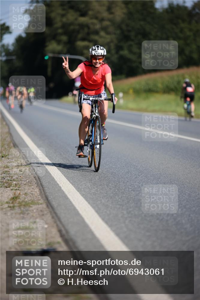 01.09.2024 - 17. Tribühne Triathlon H.Heesch http://msf.ph/oto/6943061 01.09.2024 11:30:03 Radfahren 357, 358, 398, 425, 441, 461, 532 meine-sportfotos.de