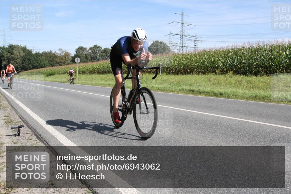01.09.2024 - 17. Tribühne Triathlon H.Heesch http://msf.ph/oto/6943062 01.09.2024 11:25:06 Radfahren 396, 403, 415, 470 meine-sportfotos.de