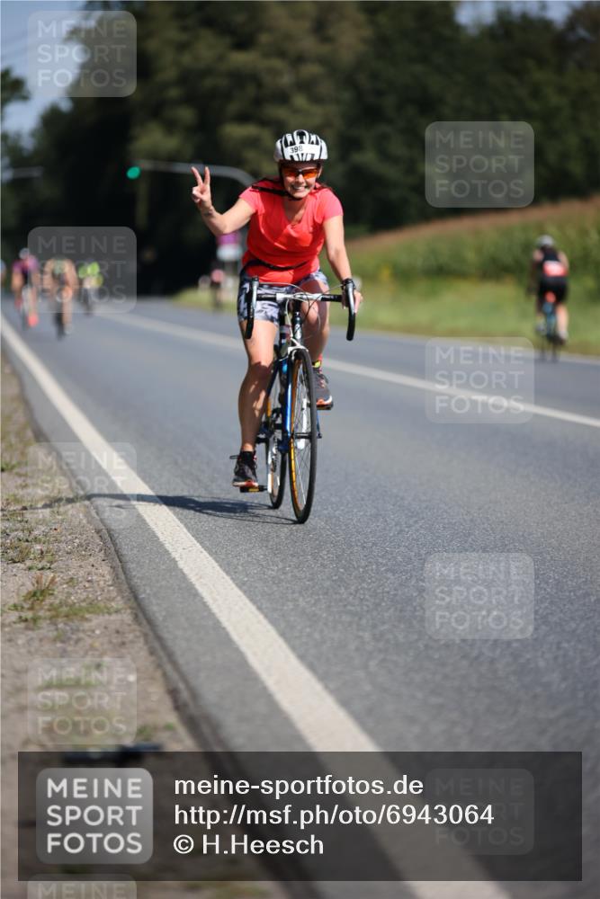 01.09.2024 - 17. Tribühne Triathlon H.Heesch http://msf.ph/oto/6943064 01.09.2024 11:30:03 Radfahren 357, 358, 398, 425, 441, 461, 532 meine-sportfotos.de