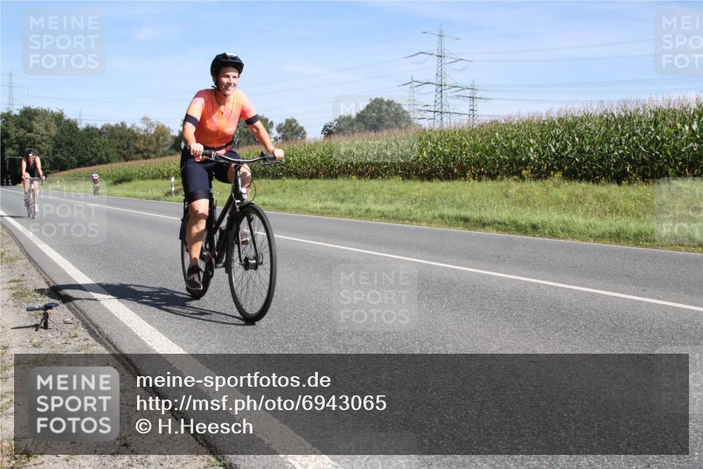 01.09.2024 - 17. Tribühne Triathlon H.Heesch http://msf.ph/oto/6943065 01.09.2024 11:25:08 Radfahren 335, 396, 403, 415, 470, 474, 486, 553 meine-sportfotos.de
