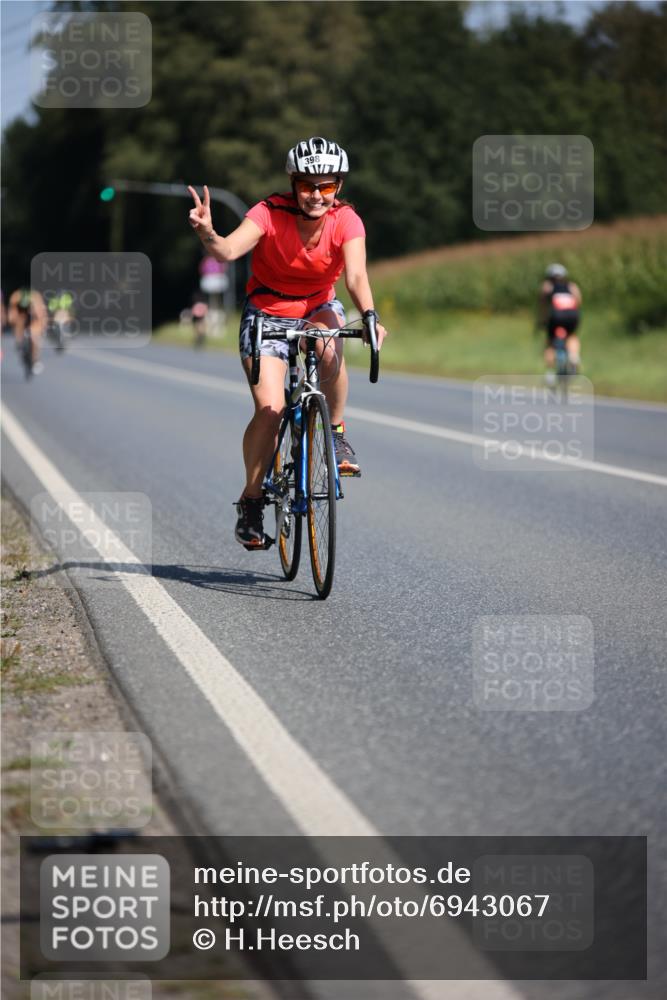 01.09.2024 - 17. Tribühne Triathlon H.Heesch http://msf.ph/oto/6943067 01.09.2024 11:30:03 Radfahren 357, 358, 398, 425, 441, 461, 532 meine-sportfotos.de
