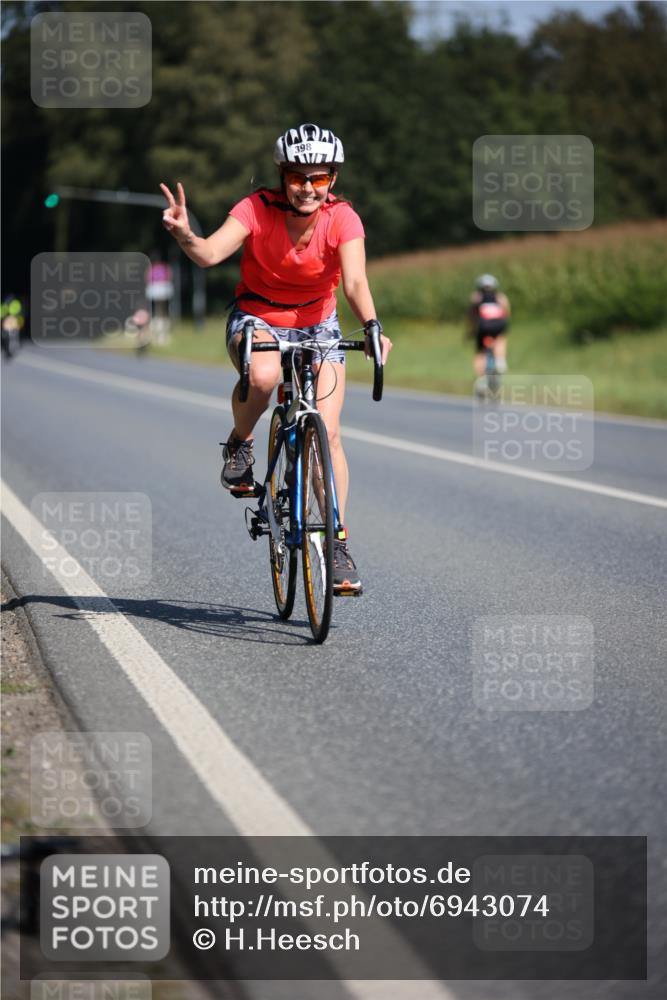 01.09.2024 - 17. Tribühne Triathlon H.Heesch http://msf.ph/oto/6943074 01.09.2024 11:30:04 Radfahren 357, 398, 425, 441, 461, 532 meine-sportfotos.de