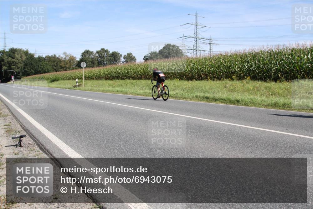 01.09.2024 - 17. Tribühne Triathlon H.Heesch http://msf.ph/oto/6943075 01.09.2024 11:25:14 Radfahren 335, 336, 403, 474, 486, 553, 1479 meine-sportfotos.de