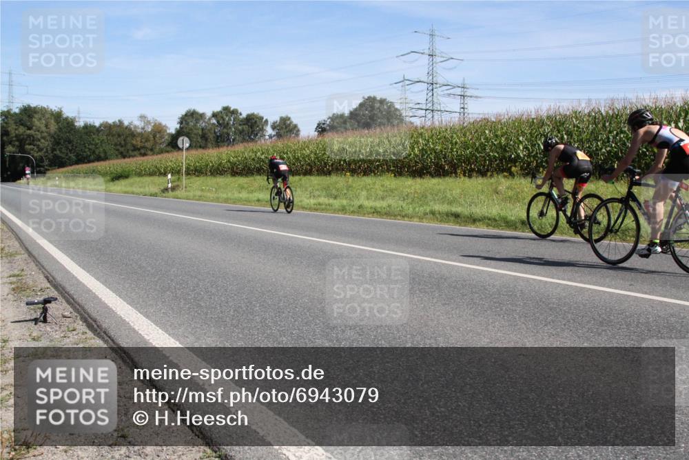 01.09.2024 - 17. Tribühne Triathlon H.Heesch http://msf.ph/oto/6943079 01.09.2024 11:25:14 Radfahren 335, 336, 403, 474, 486, 553, 1479 meine-sportfotos.de