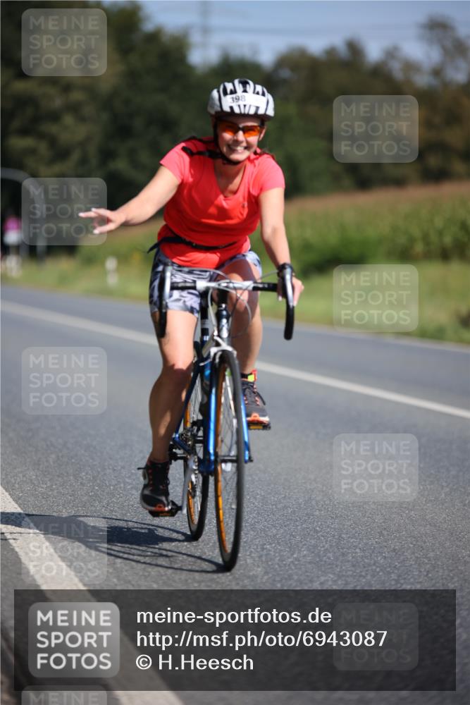 01.09.2024 - 17. Tribühne Triathlon H.Heesch http://msf.ph/oto/6943087 01.09.2024 11:30:04 Radfahren 357, 398, 425, 441, 461, 532 meine-sportfotos.de