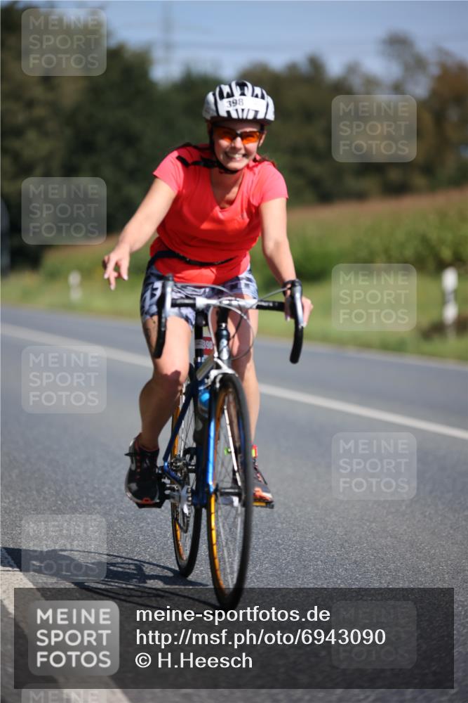 01.09.2024 - 17. Tribühne Triathlon H.Heesch http://msf.ph/oto/6943090 01.09.2024 11:30:04 Radfahren 357, 398, 425, 441, 461, 532 meine-sportfotos.de