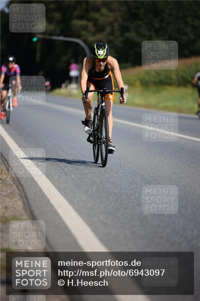 01.09.2024 - 17. Tribühne Triathlon H.Heesch http://msf.ph/oto/6943097 01.09.2024 11:30:08 Radfahren 357, 425, 441, 461, 532 meine-sportfotos.de