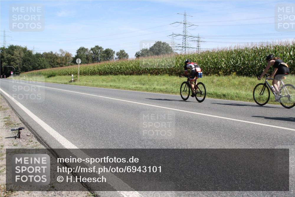 01.09.2024 - 17. Tribühne Triathlon H.Heesch http://msf.ph/oto/6943101 01.09.2024 11:25:39 Radfahren 313, 363, 478, 495, 498, 524 meine-sportfotos.de