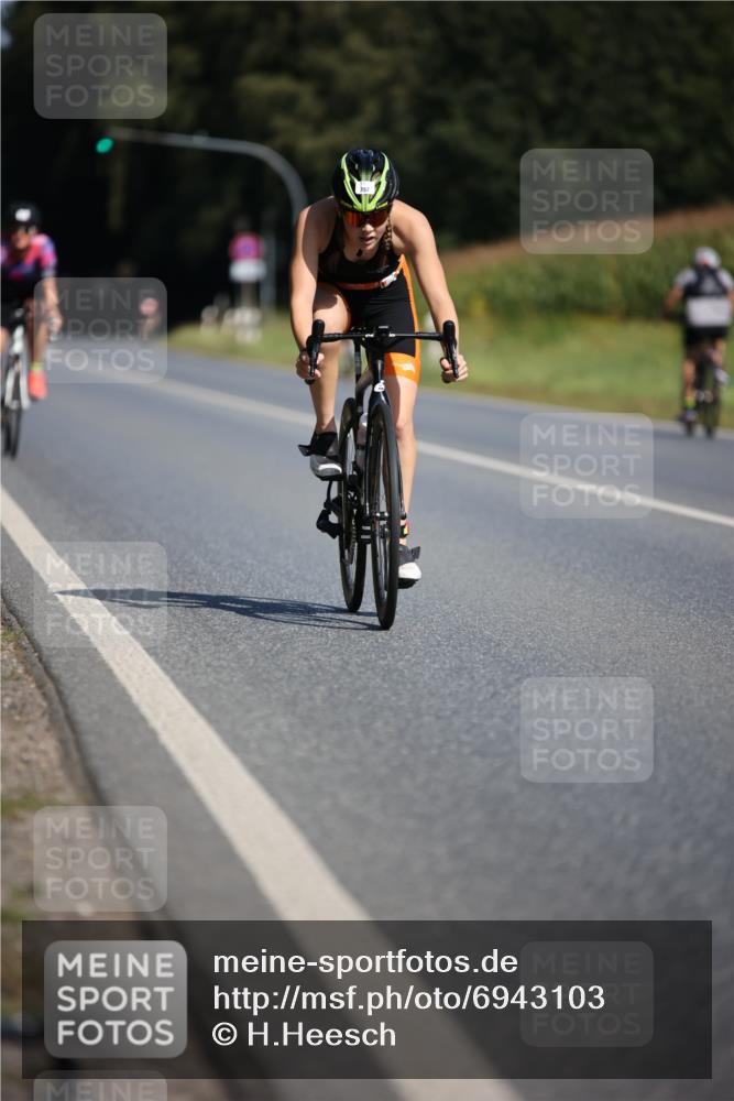 01.09.2024 - 17. Tribühne Triathlon H.Heesch http://msf.ph/oto/6943103 01.09.2024 11:30:09 Radfahren 357, 425, 461, 532, 539 meine-sportfotos.de