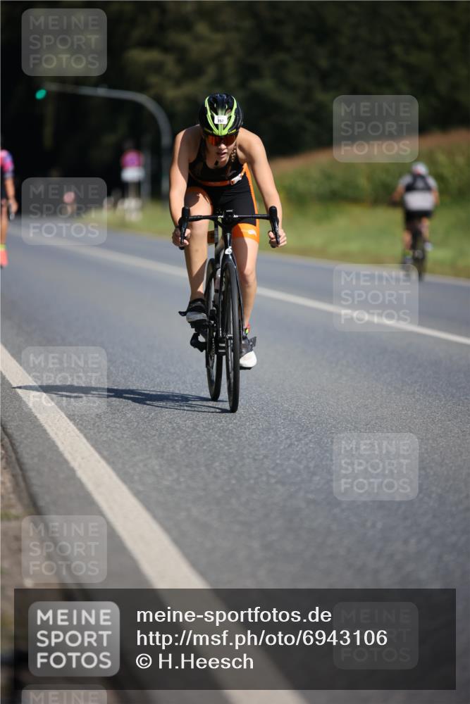 01.09.2024 - 17. Tribühne Triathlon H.Heesch http://msf.ph/oto/6943106 01.09.2024 11:30:09 Radfahren 357, 425, 461, 532, 539 meine-sportfotos.de