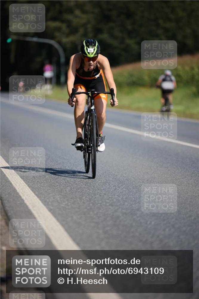 01.09.2024 - 17. Tribühne Triathlon H.Heesch http://msf.ph/oto/6943109 01.09.2024 11:30:09 Radfahren 357, 425, 461, 532, 539 meine-sportfotos.de