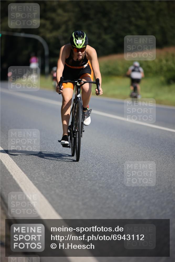 01.09.2024 - 17. Tribühne Triathlon H.Heesch http://msf.ph/oto/6943112 01.09.2024 11:30:09 Radfahren 357, 425, 461, 532, 539 meine-sportfotos.de