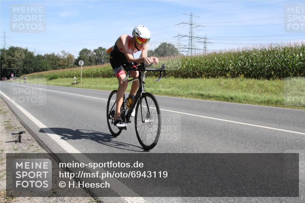01.09.2024 - 17. Tribühne Triathlon H.Heesch http://msf.ph/oto/6943119 01.09.2024 11:25:57 Radfahren 311 meine-sportfotos.de