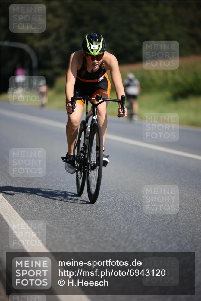 01.09.2024 - 17. Tribühne Triathlon H.Heesch http://msf.ph/oto/6943120 01.09.2024 11:30:09 Radfahren 357, 425, 461, 532, 539 meine-sportfotos.de