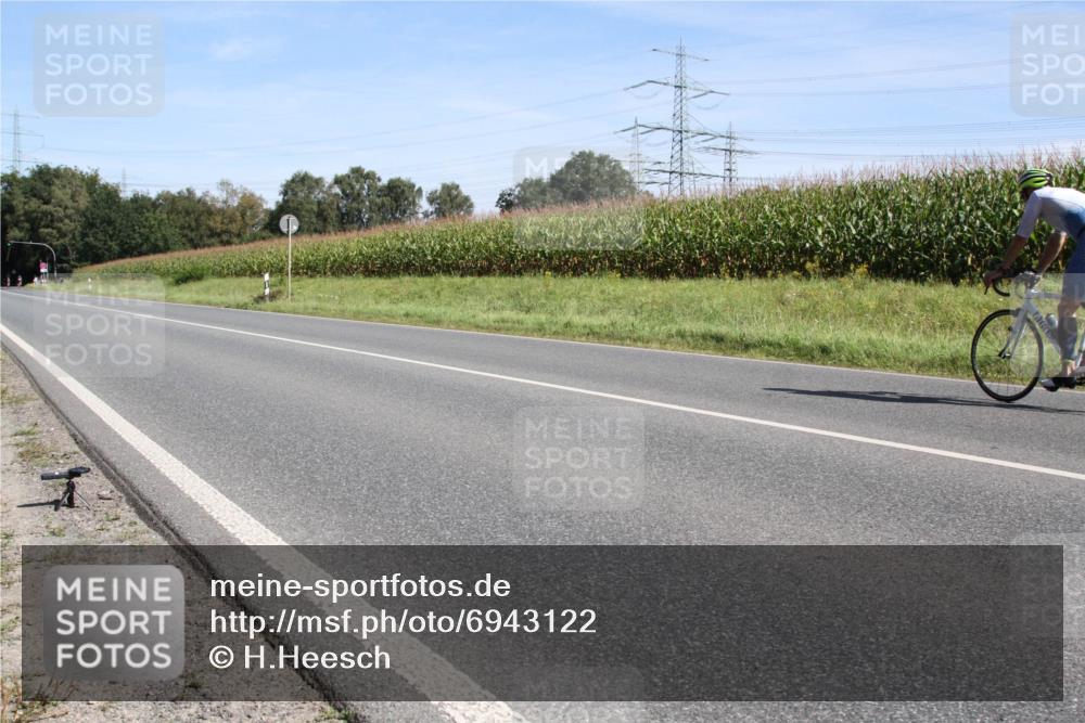 01.09.2024 - 17. Tribühne Triathlon H.Heesch http://msf.ph/oto/6943122 01.09.2024 11:26:07 Radfahren 525 meine-sportfotos.de