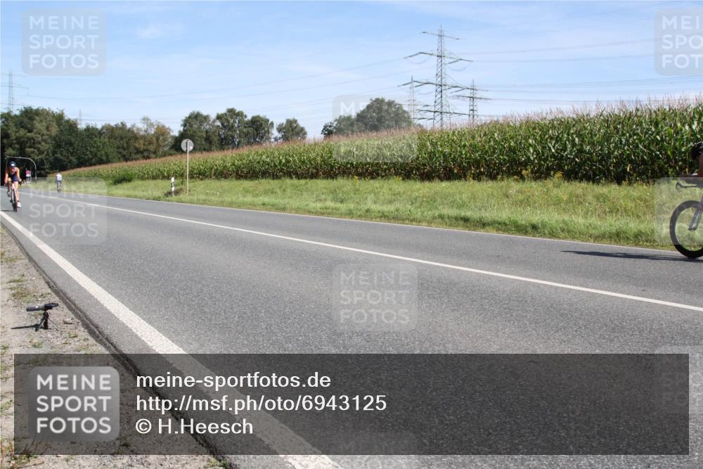 01.09.2024 - 17. Tribühne Triathlon H.Heesch http://msf.ph/oto/6943125 01.09.2024 11:26:14 Radfahren 325, 373, 455 meine-sportfotos.de