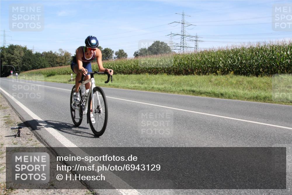 01.09.2024 - 17. Tribühne Triathlon H.Heesch http://msf.ph/oto/6943129 01.09.2024 11:26:16 Radfahren 325, 373, 455, 513 meine-sportfotos.de
