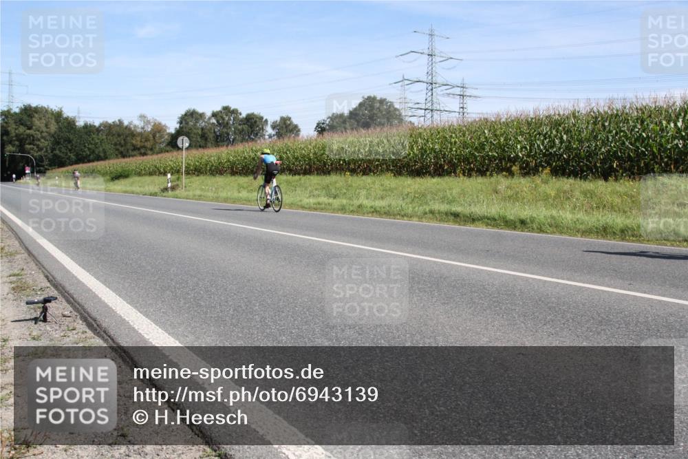 01.09.2024 - 17. Tribühne Triathlon H.Heesch http://msf.ph/oto/6943139 01.09.2024 11:26:23 Radfahren 326, 378, 513 meine-sportfotos.de