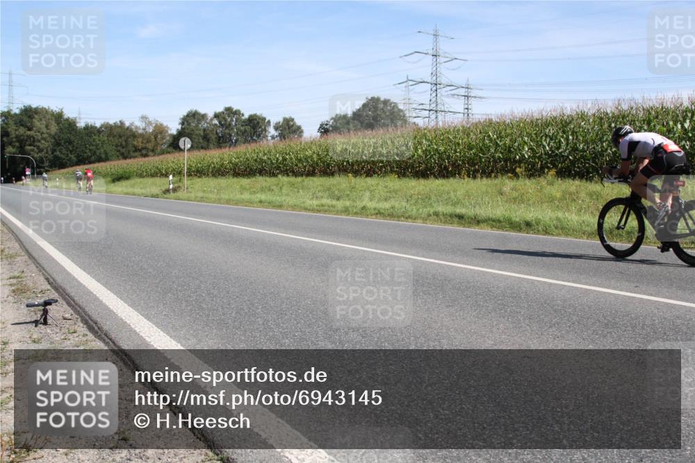 01.09.2024 - 17. Tribühne Triathlon H.Heesch http://msf.ph/oto/6943145 01.09.2024 11:26:30 Radfahren 488 meine-sportfotos.de