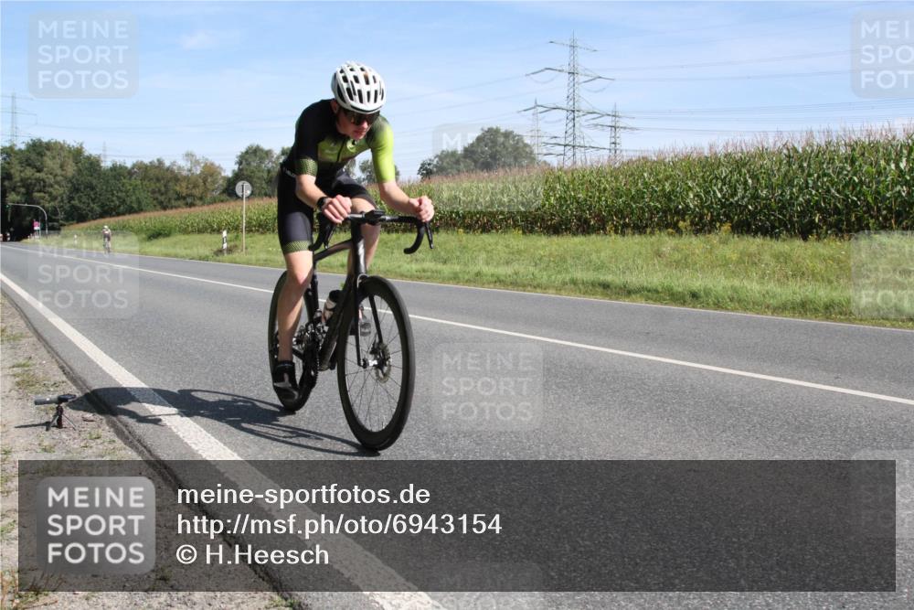 01.09.2024 - 17. Tribühne Triathlon H.Heesch http://msf.ph/oto/6943154 01.09.2024 11:26:48 Radfahren 310, 472, 528 meine-sportfotos.de