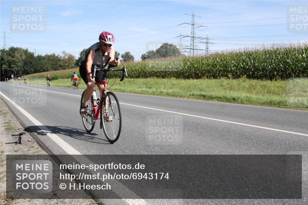 01.09.2024 - 17. Tribühne Triathlon H.Heesch http://msf.ph/oto/6943174 01.09.2024 11:27:10 Radfahren 383, 388, 393, 420, 442, 481 meine-sportfotos.de