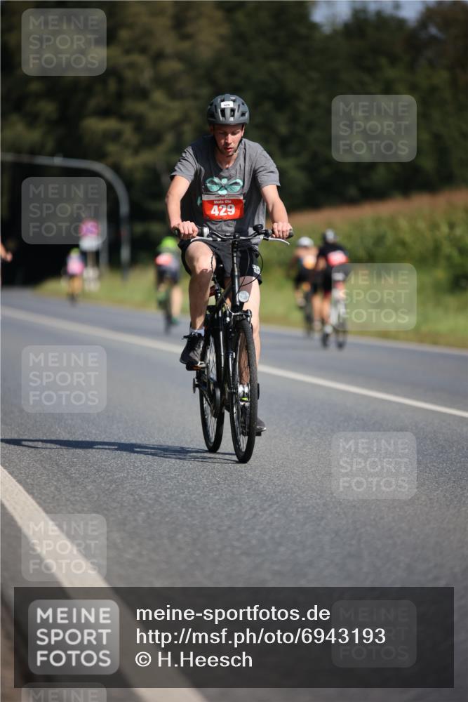 01.09.2024 - 17. Tribühne Triathlon H.Heesch http://msf.ph/oto/6943193 01.09.2024 11:30:35 Radfahren 360, 405, 429, 516, 519 meine-sportfotos.de