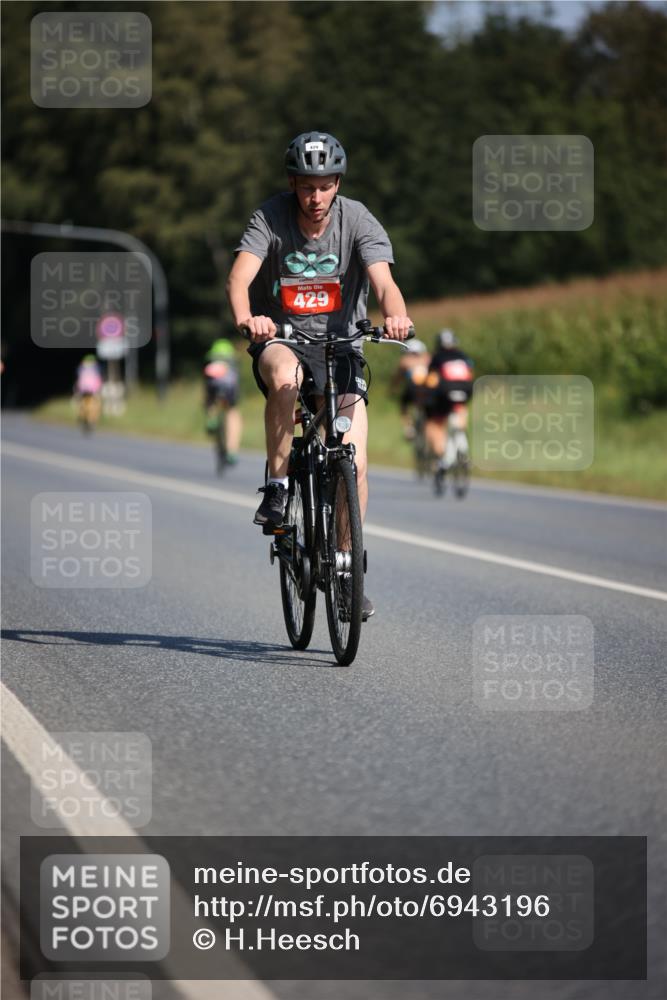 01.09.2024 - 17. Tribühne Triathlon H.Heesch http://msf.ph/oto/6943196 01.09.2024 11:30:35 Radfahren 360, 405, 429, 516, 519 meine-sportfotos.de