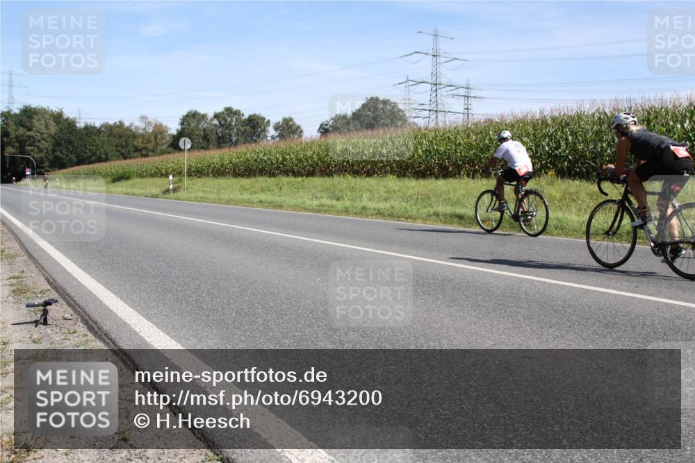 01.09.2024 - 17. Tribühne Triathlon H.Heesch http://msf.ph/oto/6943200 01.09.2024 11:27:41 Radfahren 399, 443, 464 meine-sportfotos.de