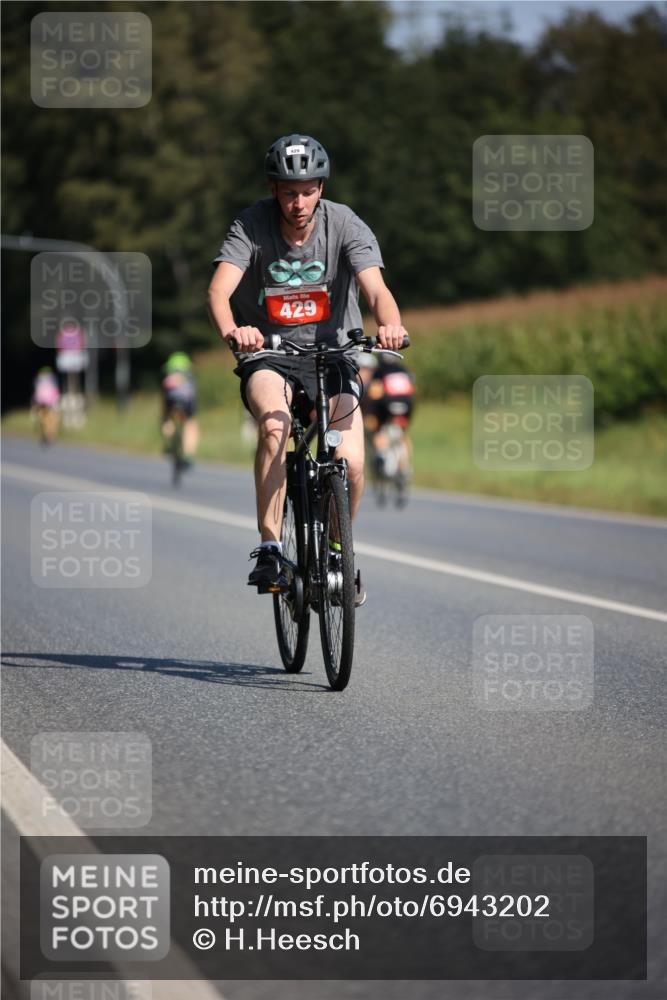 01.09.2024 - 17. Tribühne Triathlon H.Heesch http://msf.ph/oto/6943202 01.09.2024 11:30:35 Radfahren 360, 405, 429, 516, 519 meine-sportfotos.de
