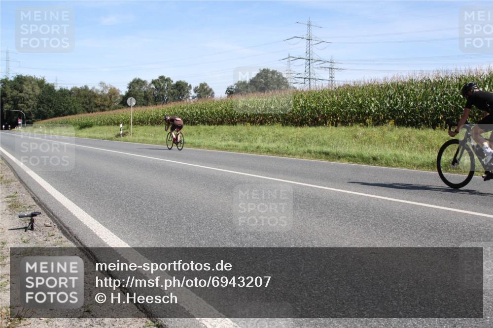 01.09.2024 - 17. Tribühne Triathlon H.Heesch http://msf.ph/oto/6943207 01.09.2024 11:28:07 Radfahren 60, 427, 456, 457 meine-sportfotos.de