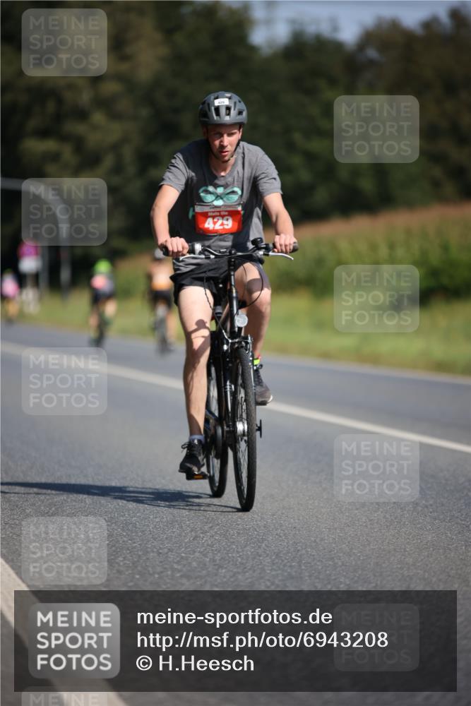 01.09.2024 - 17. Tribühne Triathlon H.Heesch http://msf.ph/oto/6943208 01.09.2024 11:30:35 Radfahren 360, 405, 429, 516, 519 meine-sportfotos.de