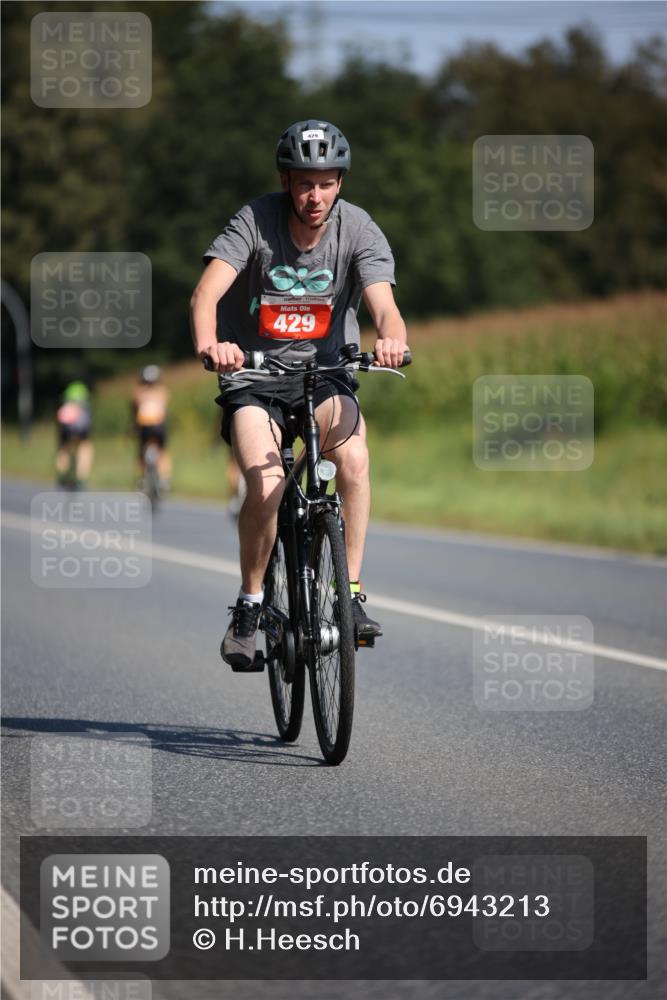 01.09.2024 - 17. Tribühne Triathlon H.Heesch http://msf.ph/oto/6943213 01.09.2024 11:30:35 Radfahren 360, 405, 429, 516, 519 meine-sportfotos.de