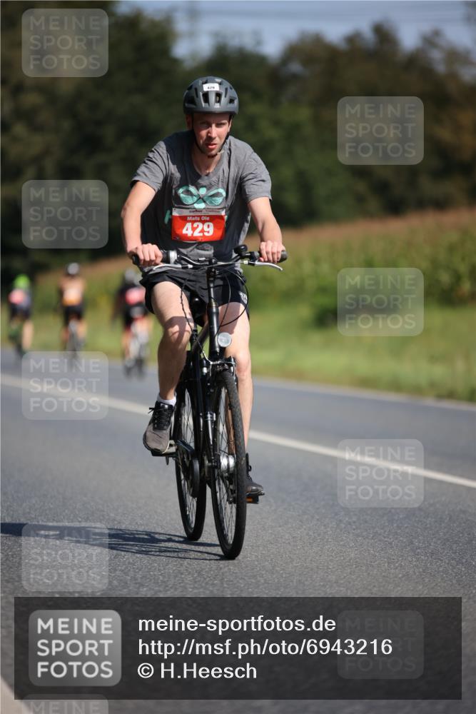 01.09.2024 - 17. Tribühne Triathlon H.Heesch http://msf.ph/oto/6943216 01.09.2024 11:30:35 Radfahren 360, 405, 429, 516, 519 meine-sportfotos.de