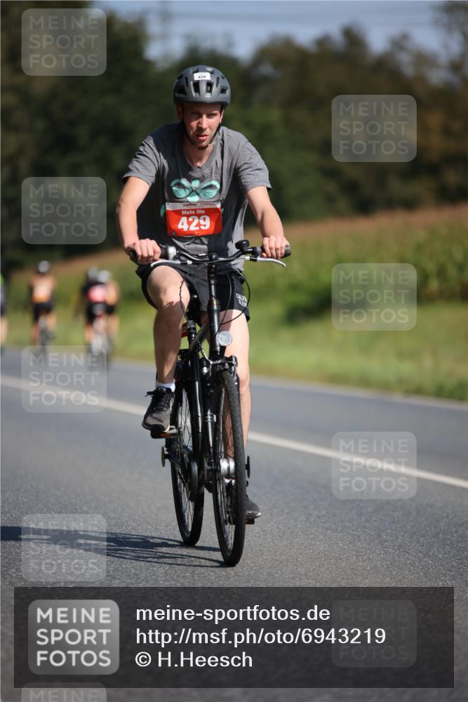 01.09.2024 - 17. Tribühne Triathlon H.Heesch http://msf.ph/oto/6943219 01.09.2024 11:30:36 Radfahren 360, 405, 429, 516, 519 meine-sportfotos.de