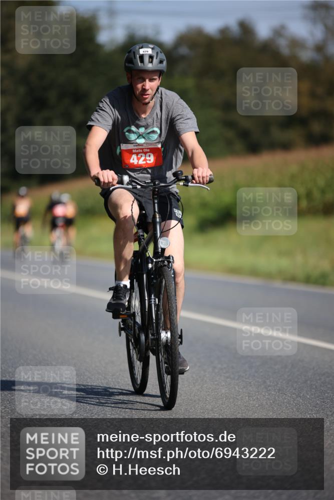 01.09.2024 - 17. Tribühne Triathlon H.Heesch http://msf.ph/oto/6943222 01.09.2024 11:30:36 Radfahren 360, 405, 429, 516, 519 meine-sportfotos.de