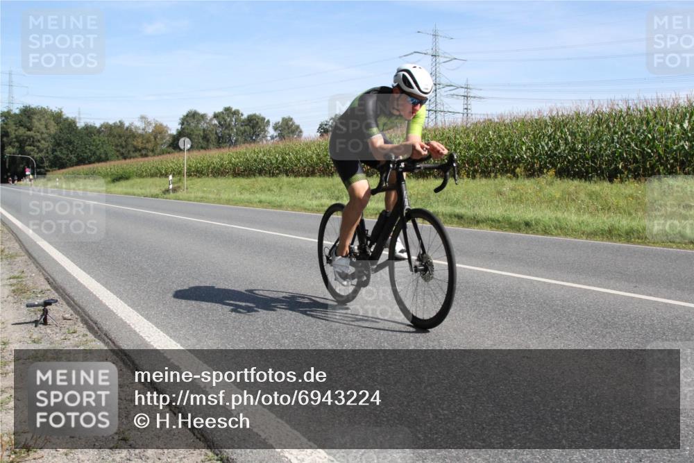 01.09.2024 - 17. Tribühne Triathlon H.Heesch http://msf.ph/oto/6943224 01.09.2024 11:28:24 Radfahren 324, 346 meine-sportfotos.de