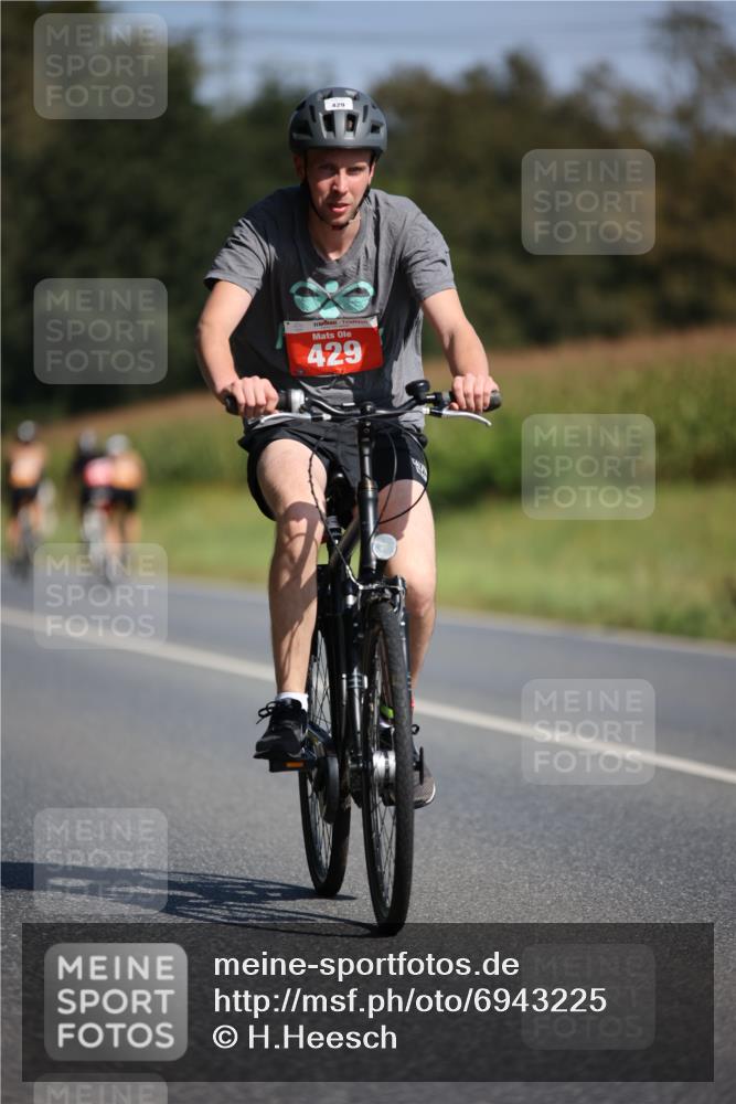 01.09.2024 - 17. Tribühne Triathlon H.Heesch http://msf.ph/oto/6943225 01.09.2024 11:30:36 Radfahren 360, 405, 429, 516, 519 meine-sportfotos.de